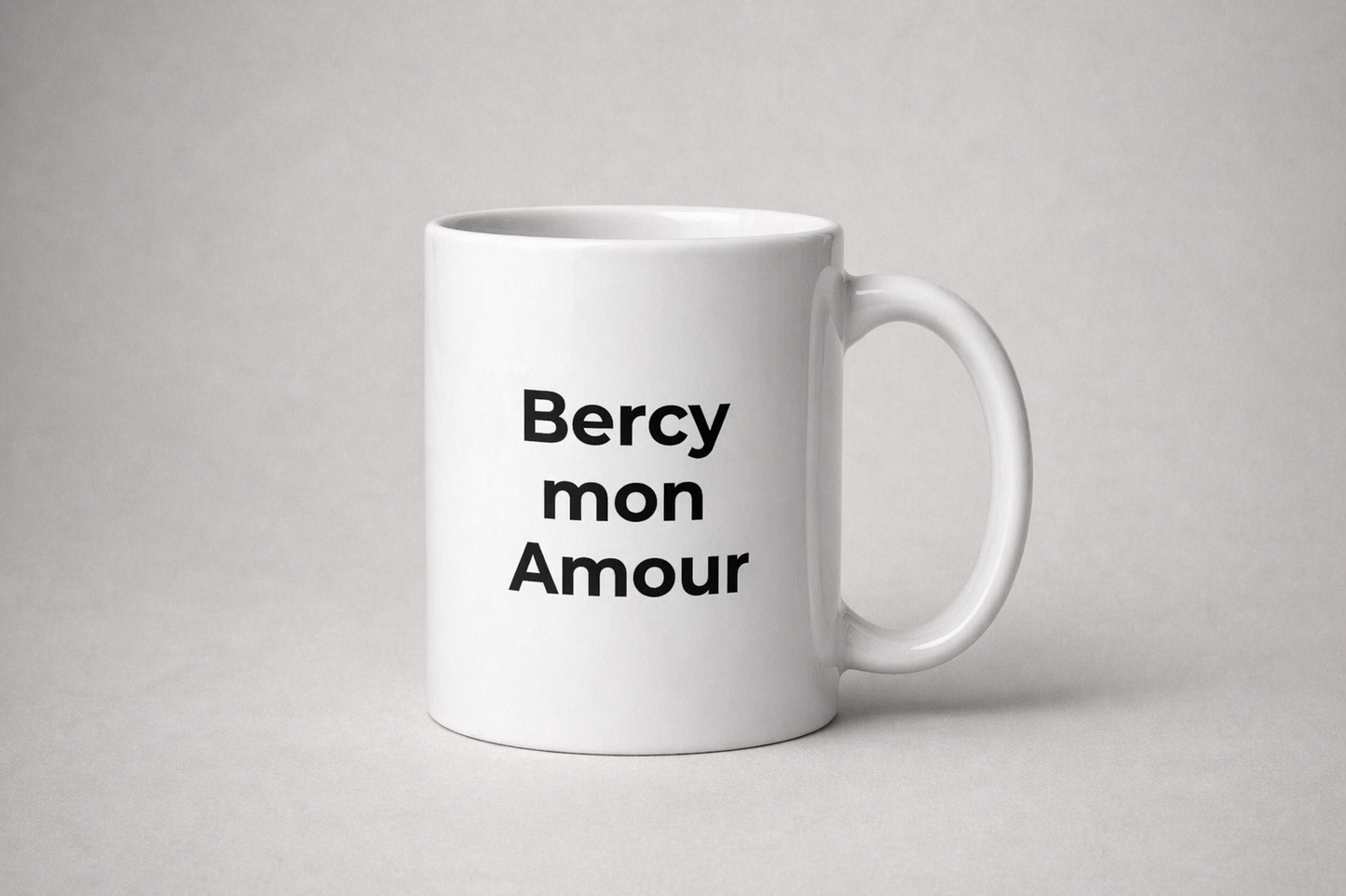 Mug en céramique blanc "Quittance de Loyer" avec l'inscription noire "Bercy mon Amour" style minimaliste par Fisc & Love.