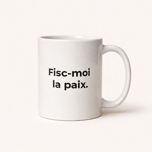 Mug blanc minimaliste avec inscription noire "Fisc-moi la paix." sur trois lignes.