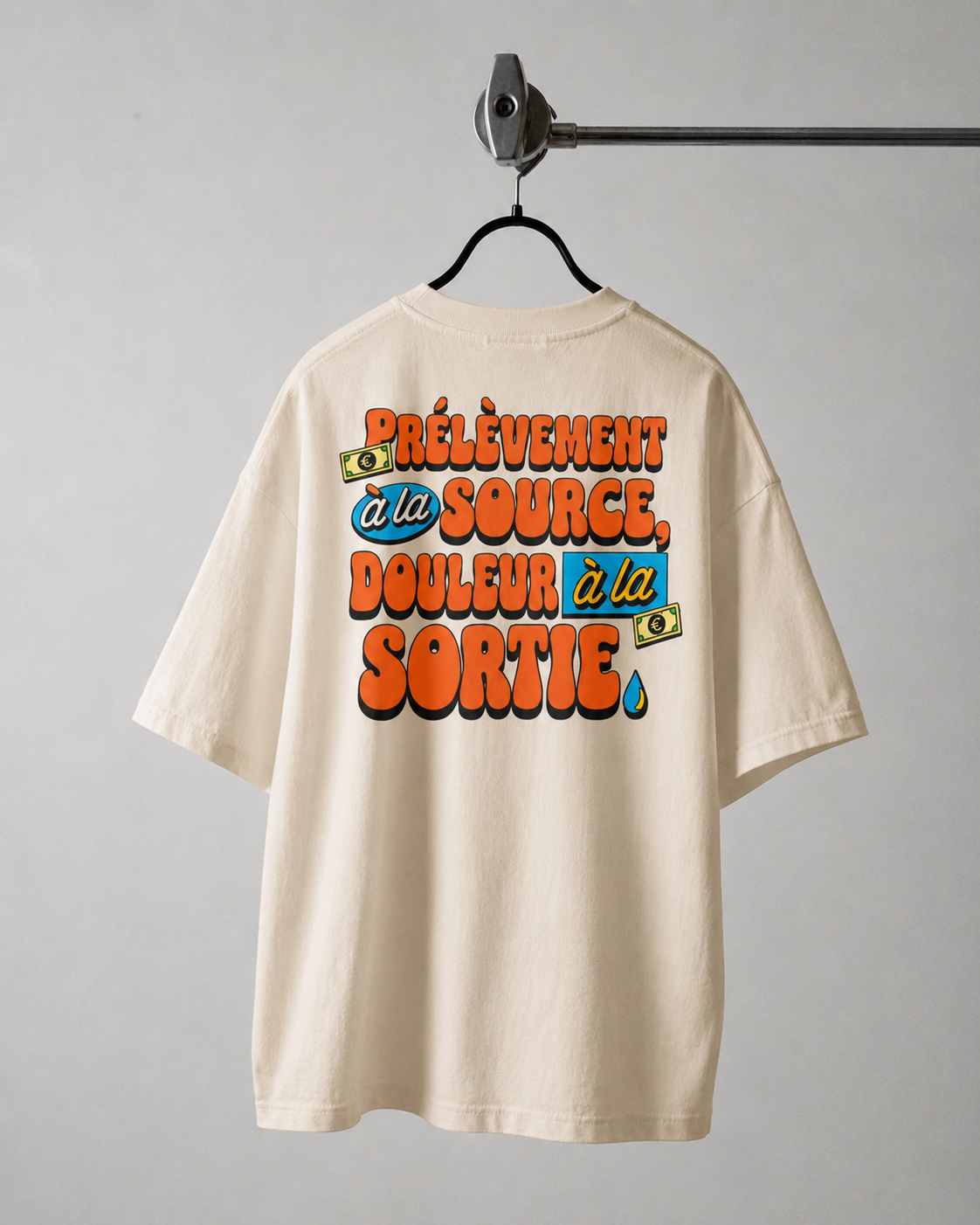T-shirt oversize beige dos inscription “Prélèvement à la source, douleur à la sortie” — humour fiscal Fisc & Love 240g​​​​​​​​​​​​​​​​